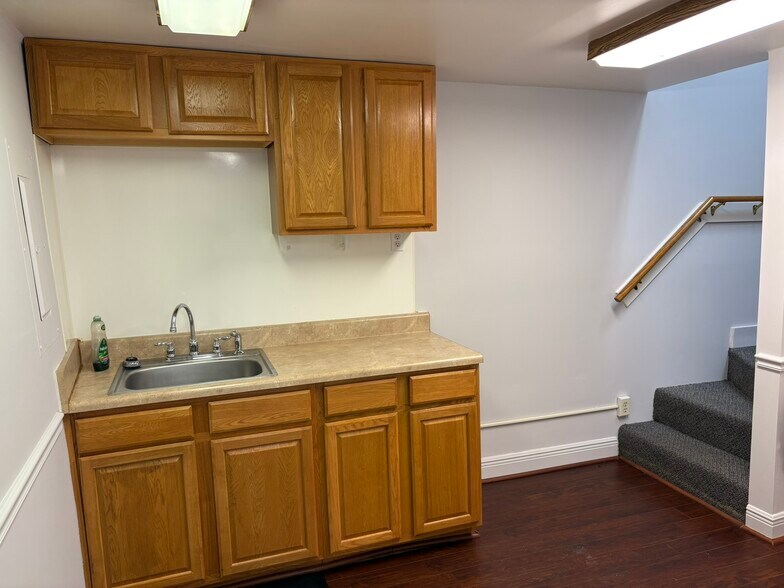 More Photos Of 2522 Capital Cir NE, Tallahassee General Retail For Sale