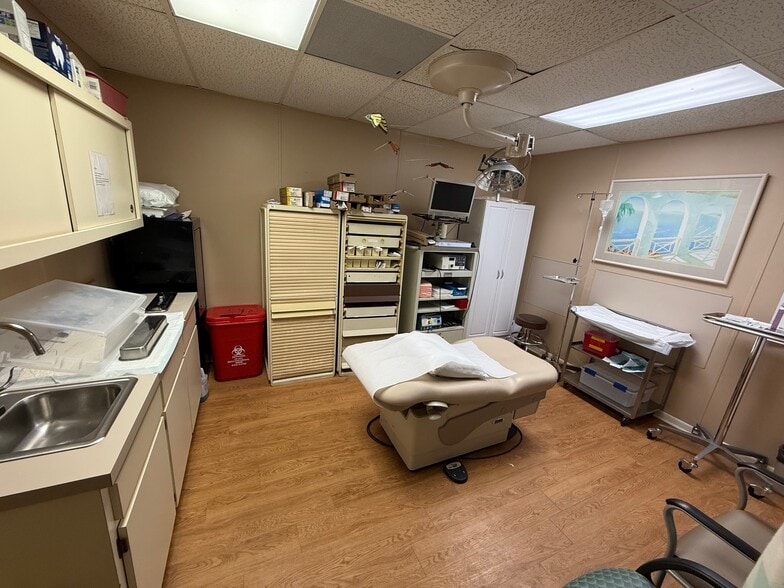 More Photos Of 1405 Pine St, Melbourne Medical For Sale