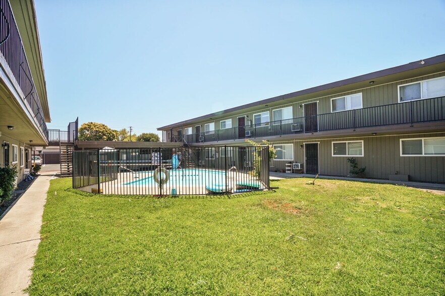 More Photos Of 1017 H St, Antioch Apartments For Sale