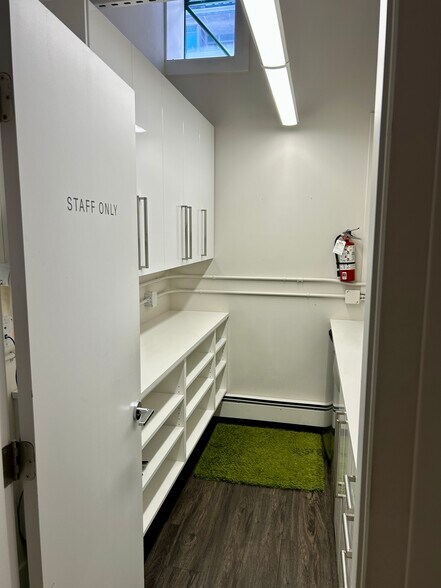 More Photos Of 88 Lonsdale Ave, North Vancouver Office For Sale