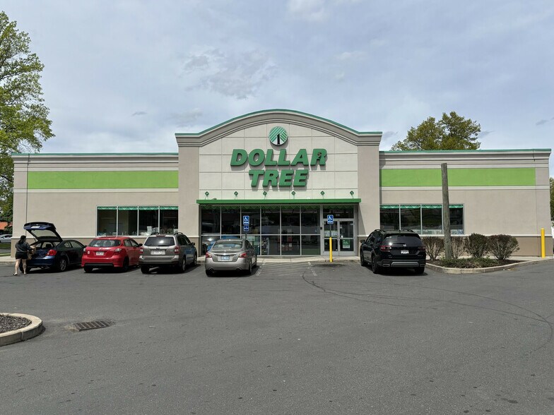 More Photos Of 385 Allen St, Springfield Freestanding For Lease