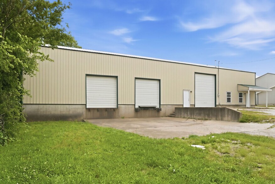 More Photos Of 136 N Prigmor Ave, Joplin Industrial For Sale