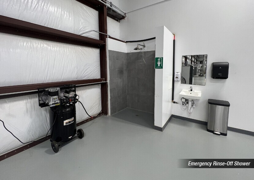 More Photos Of 1391 State Highway 91, Santa Rosa Warehouse For Lease