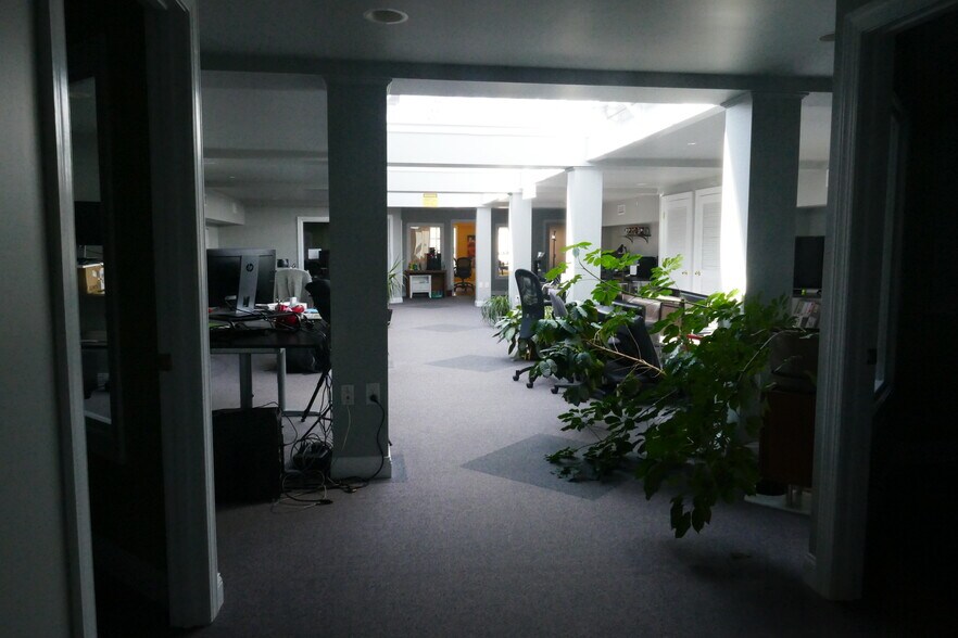 More Photos Of 9 N Loudoun St, Winchester Office For Sale