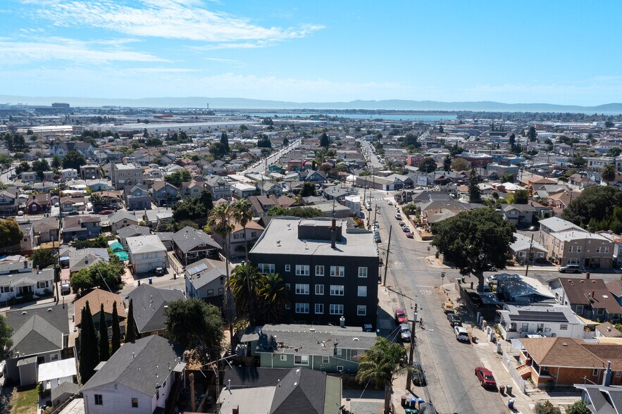 More Photos Of 2100 51st Ave, Oakland Apartments For Sale