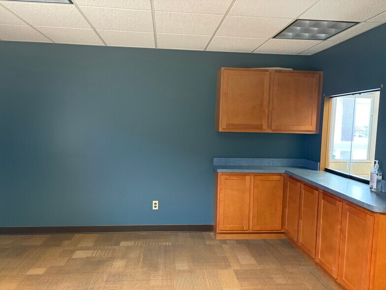 More Photos Of 47 Alice Dr, Akron Office For Lease
