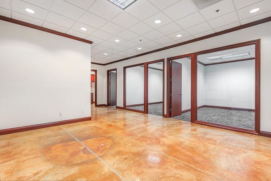 More Photos Of 810 Denbeste Ct, Windsor Office For Lease