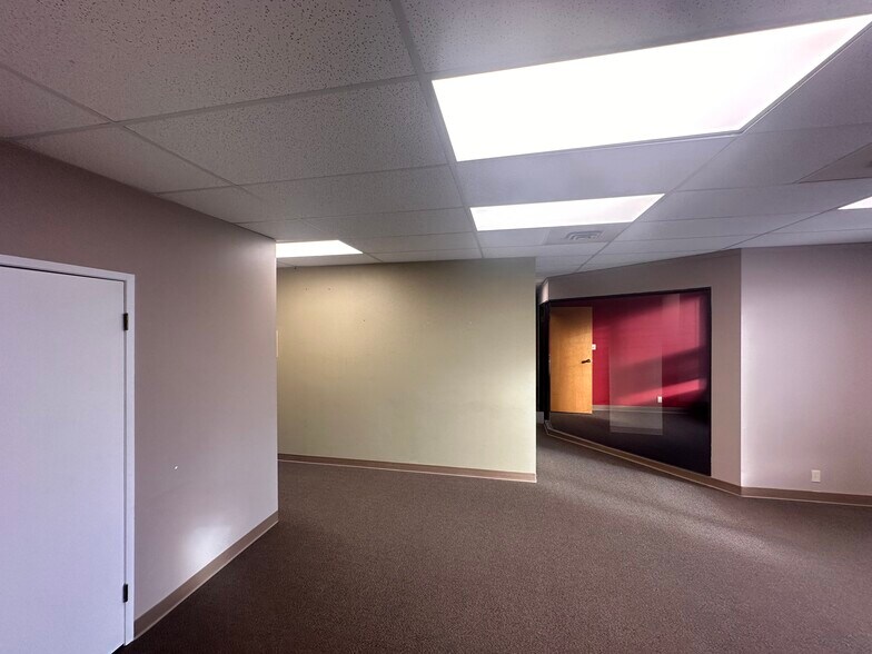 More Photos Of 10607-10615 82 St NW, Edmonton Office For Lease