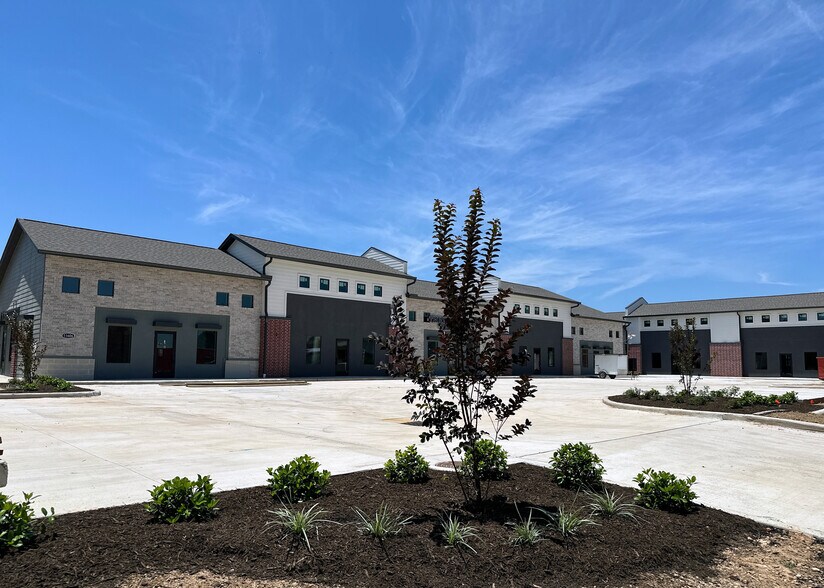 More Photos Of 11606 Westlock Dr, Tomball Medical For Lease