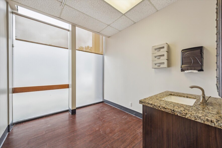 More Photos Of 560 Blossom St, Webster Medical For Lease