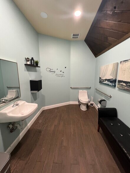 More Photos Of 10804 Wilkshire Blvd, Bolivar Office For Sale