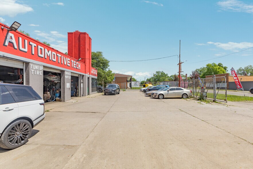 More Photos Of 10200 Whittier, Detroit Auto Repair For Lease