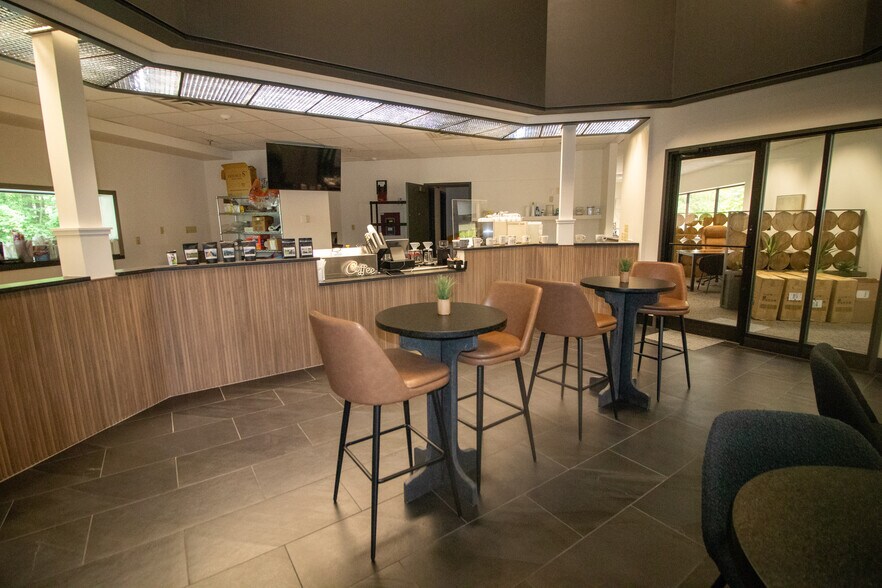 More Photos Of 1850 44th St SW, Grand Rapids Office For Lease