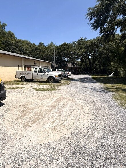More Photos Of 2320 Town St, Pensacola Industrial For Sale
