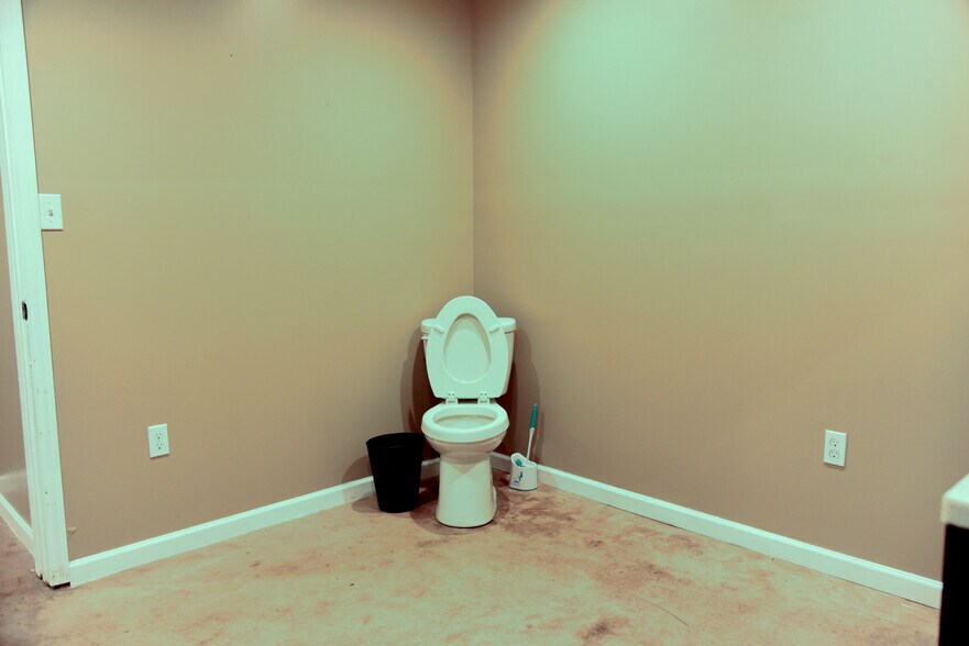 More Photos Of 101 E Byrd Rd, Hartselle Office For Lease