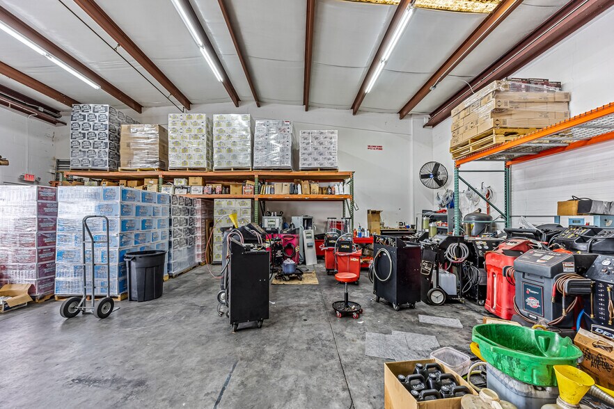More Photos Of 3195 New York Ave, Melbourne Warehouse For Lease