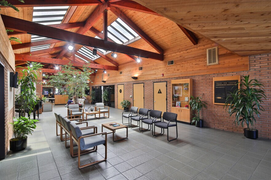 More Photos Of 14914 Sherman Way, Van Nuys Medical For Sale