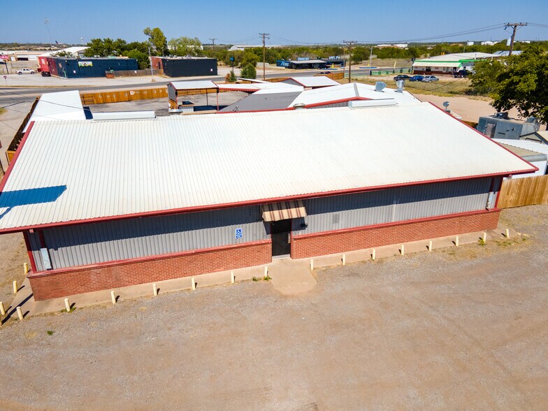 More Photos Of 1402 Old Iowa Park, Wichita Falls Specialty For Lease