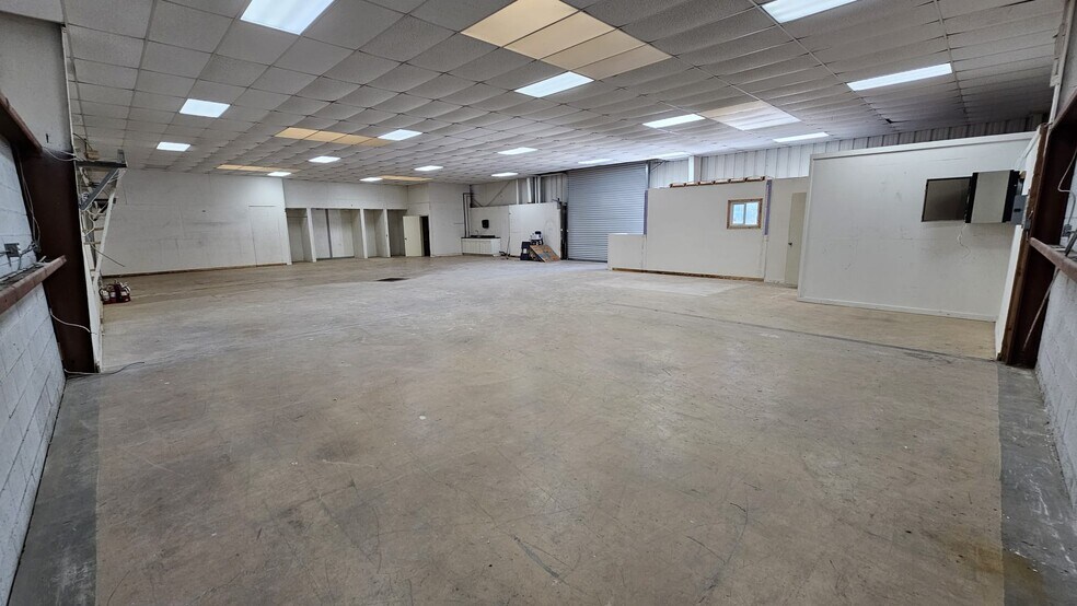More Photos Of 333 Civic Center Dr, National City Warehouse For Lease
