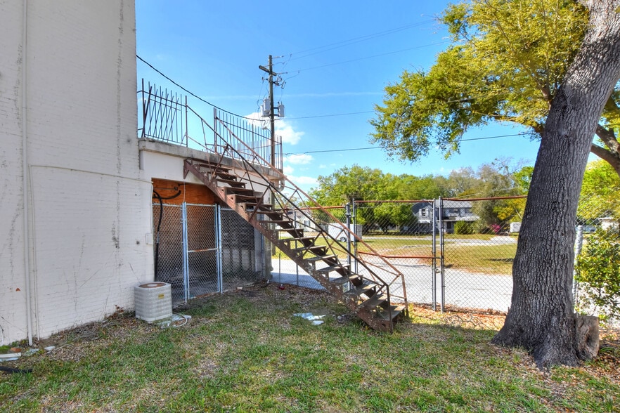 More Photos Of 206 Pilaklakaha Ave, Auburndale Apartments For Sale
