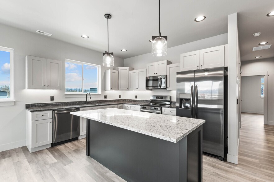 More Photos Of 204 Fletching way, Belgrade Showroom For Sale