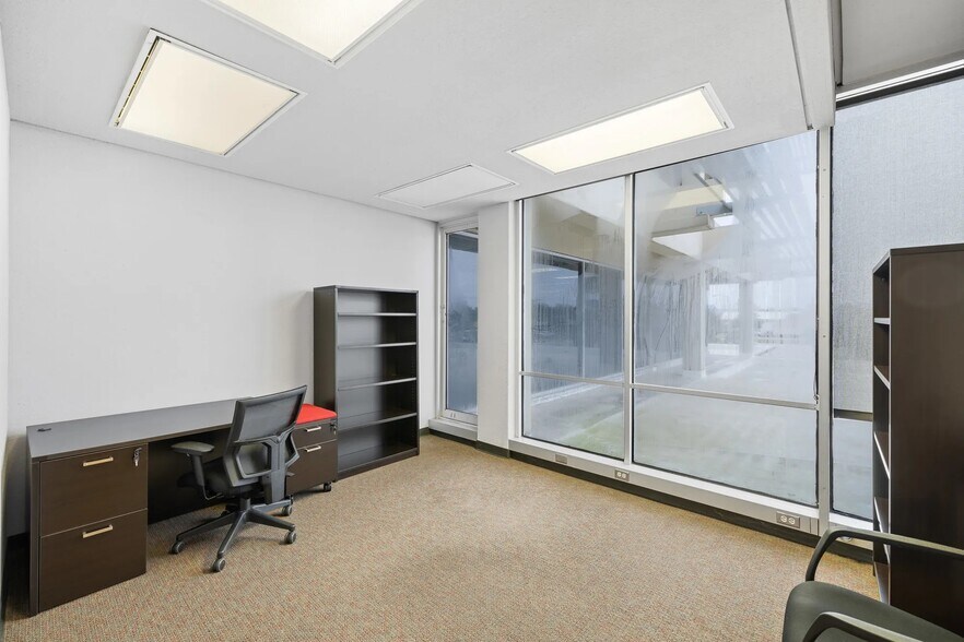 More Photos Of 2800 S Texas Ave, Bryan Office For Lease