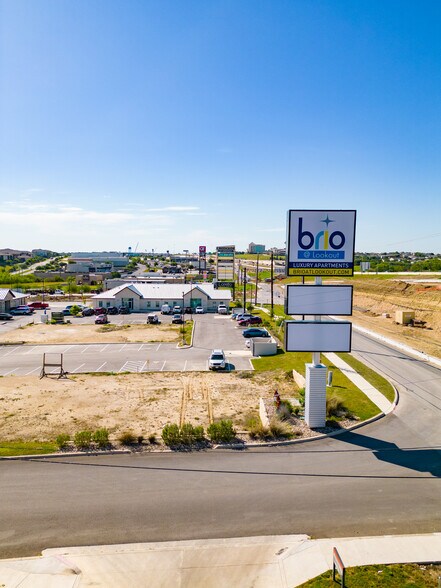 More Photos Of 7323 N Loop 1604 E, San Antonio Office For Sale