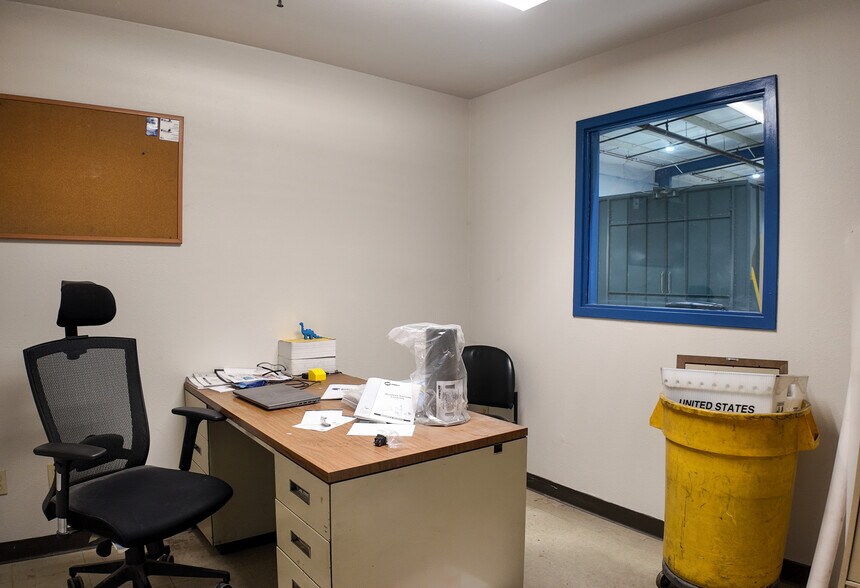 More Photos Of 100 Quality Park Dr, Beresford Manufacturing For Sale