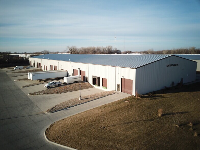 More Photos Of 6290 NE Industry Dr, Des Moines Warehouse For Lease