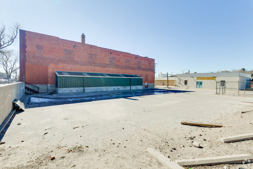 More Photos Of 705-709 N 2nd Ave, Dodge City Loft Creative Space For Lease