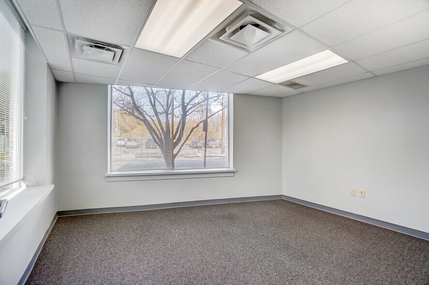 More Photos Of 3925-3927 Brotherton Rd, Cincinnati Office For Sale
