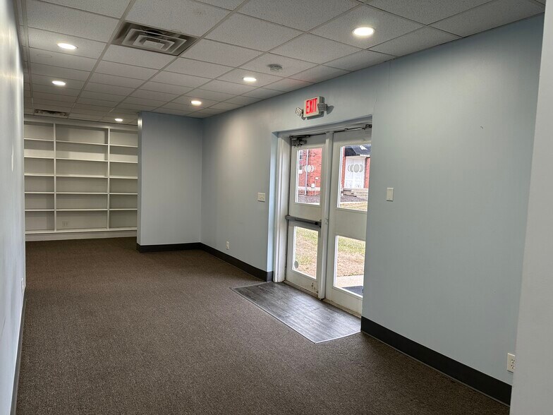 More Photos Of 9130 Otis Ave, Indianapolis Flex For Lease