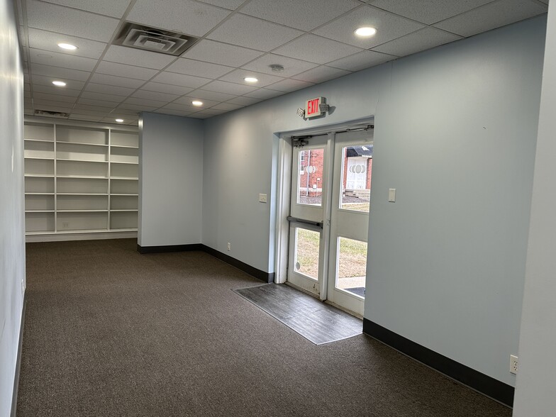 More Photos Of 9130 Otis Ave, Indianapolis Showroom For Sale