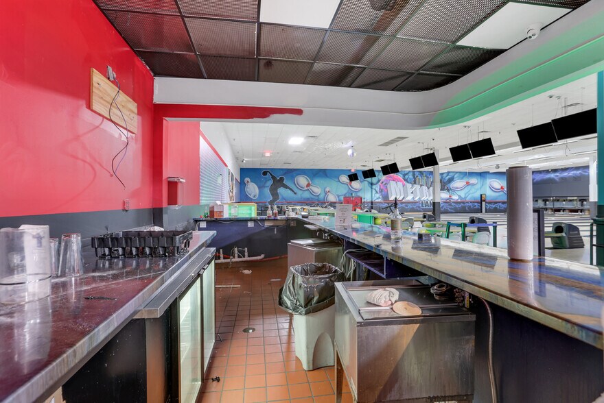 More Photos Of 1959 Metropolitan Pky SW, Atlanta Bowling Alley For Sale