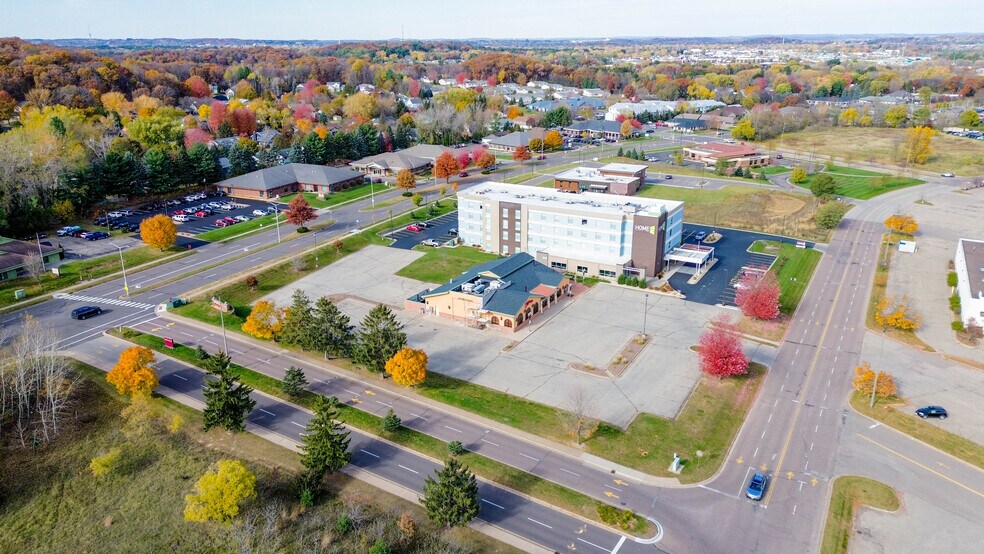 More Photos Of 4207 Oakwood Hills Pkwy, Eau Claire Restaurant For Sale