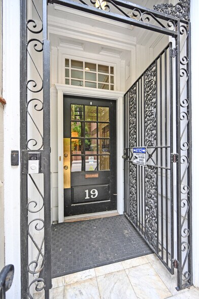 More Photos Of 19 E 8th St, Cincinnati Office For Sale