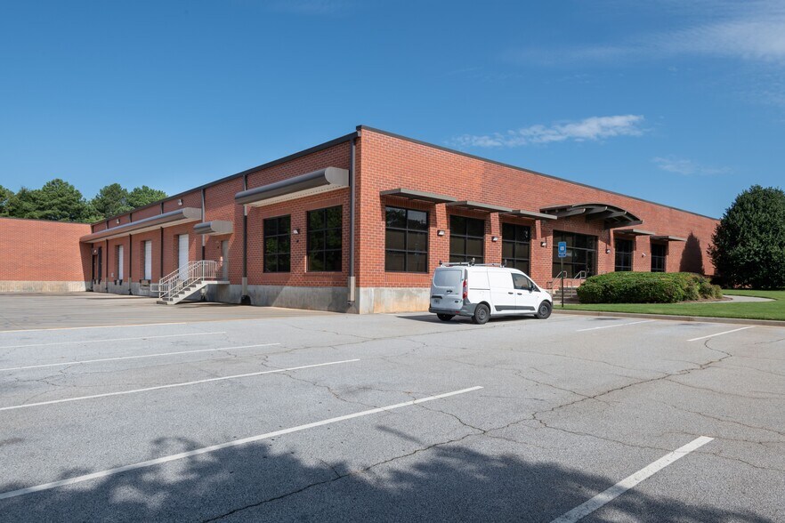 More Photos Of 1548 Stone Ridge Dr, Stone Mountain Warehouse For Lease