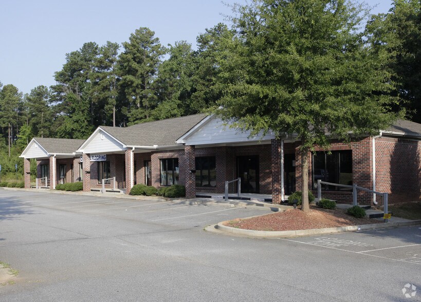 More Photos Of 3100 Highway 16, Sharpsburg Storefront Retail Office For Lease