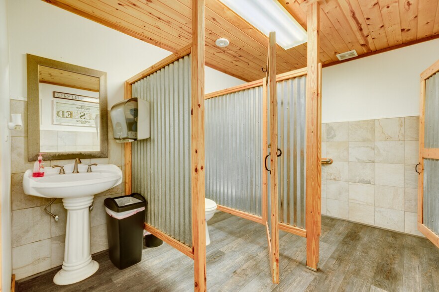 More Photos Of 714 N Main St, Sweeny Restaurant For Sale