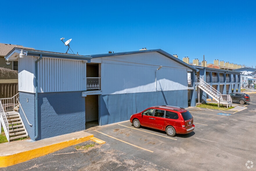 More Photos Of 1175 N Watson Rd, Arlington Hotel For Sale