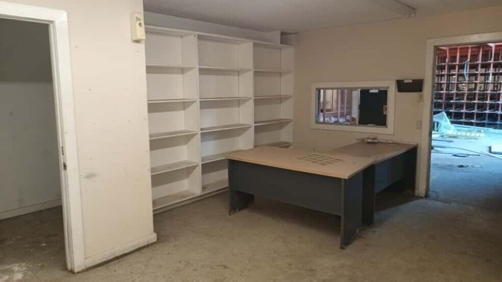 More Photos Of 100 N Richey St, Pasadena Warehouse For Sale