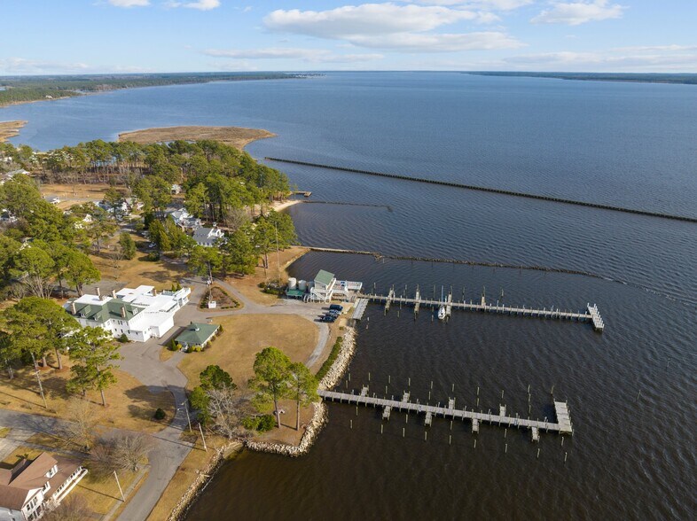 More Photos Of 738 E Main St, Belhaven Hotel For Sale