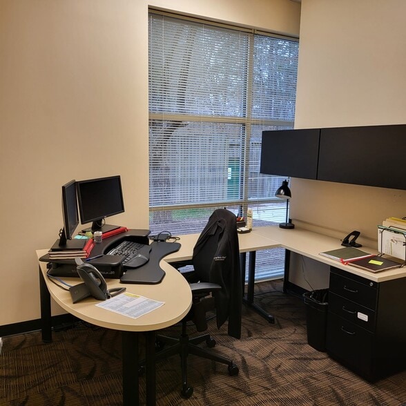 More Photos Of 3500 Gateway Centre Blvd, Morrisville Light Distribution For Lease