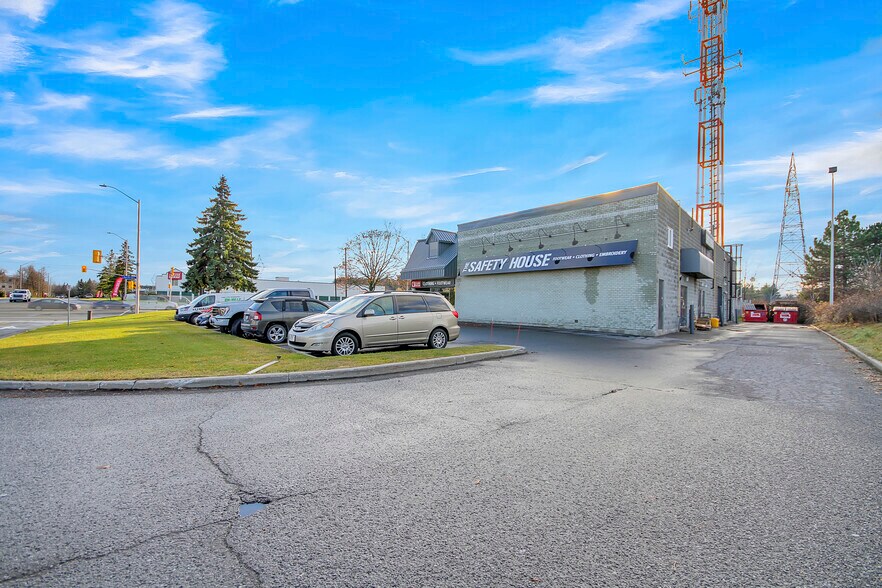More Photos Of 595 W Hunt Club Rd, Ottawa General Retail For Sale