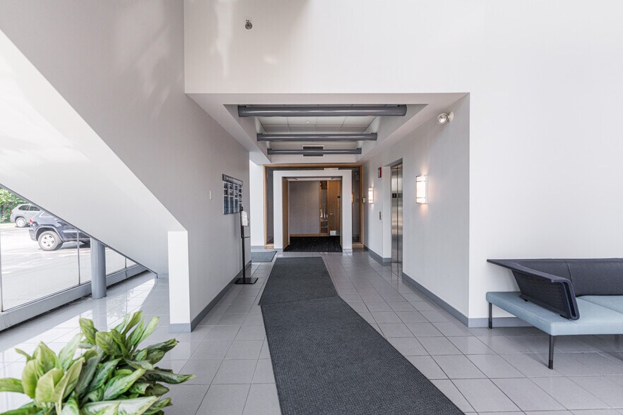 More Photos Of 290 Springfield Dr, Bloomingdale Medical For Lease