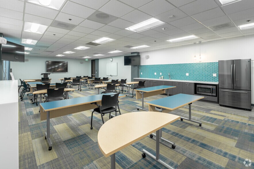 More Photos Of 201 E Sandpointe Ave, Santa Ana Office For Lease