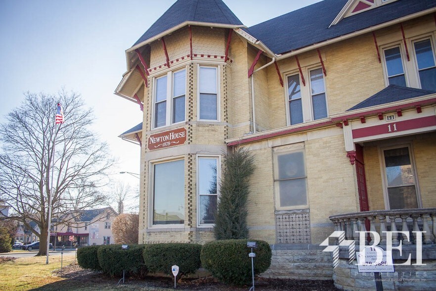 More Photos Of 11 N Batavia Ave, Batavia Office For Sale