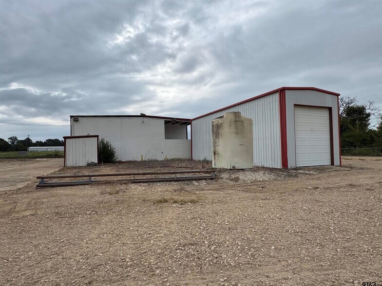More Photos Of 9182 S US Highway 79, Palestine Service For Lease