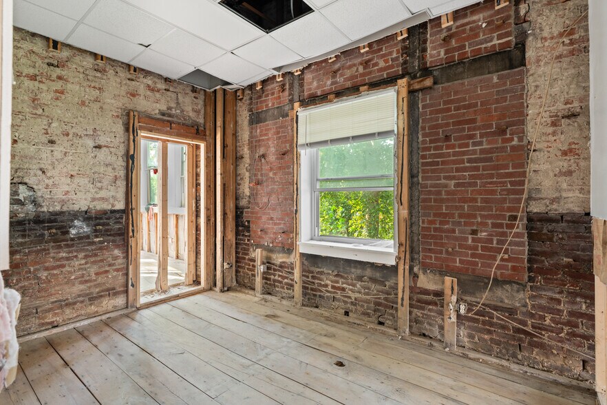 More Photos Of 101 St Clair St, Frankfort Loft Creative Space For Sale