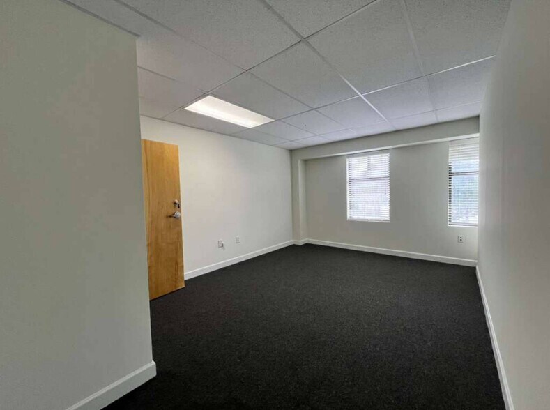 More Photos Of 1000 Van Buren Ave, Indian Trail Flex For Lease